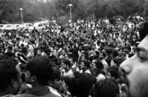 JNU Students gather at the Admin. bldg.